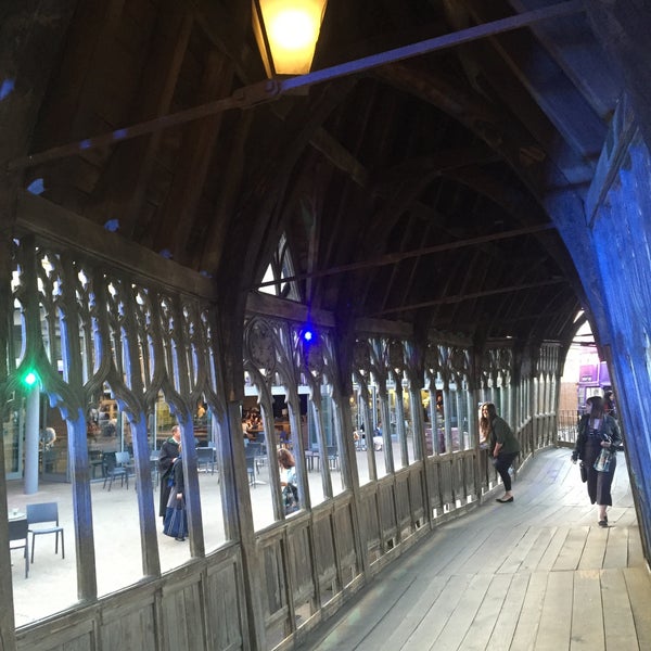 Foto tirada no(a) Hogwarts Bridge por Regine L. em 6/6/2016