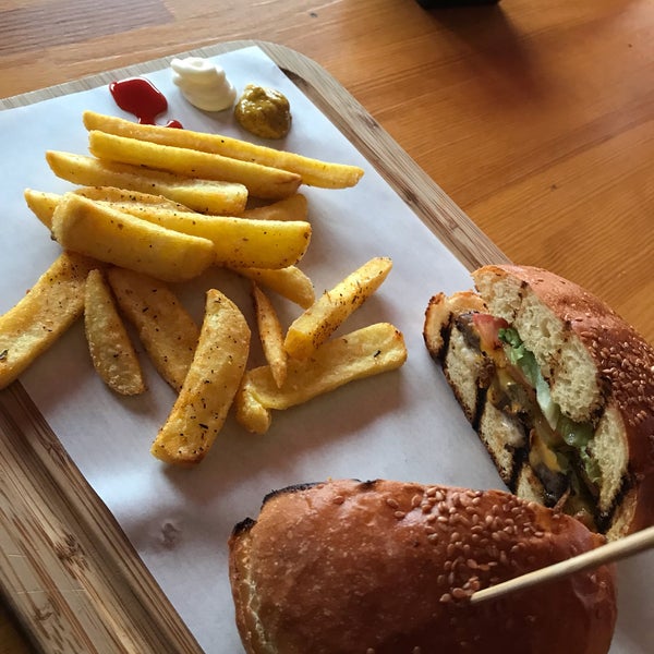 Foto tomada en Burger No301  por SK el 2/1/2019