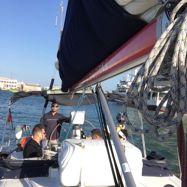 Das Foto wurde bei Sailing Experience Barcelona von Fabio M. am 5/11/2018 aufgenommen