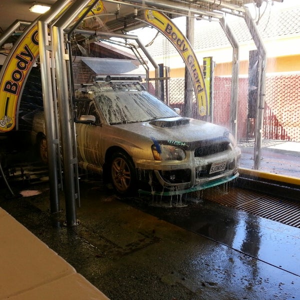 3/16/2014에 Long-long L.님이 Classic Car Wash에서 찍은 사진