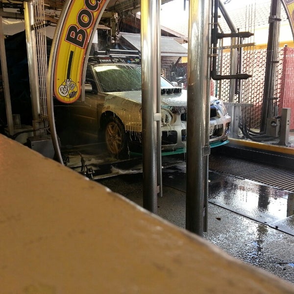 2/27/2014에 Long-long L.님이 Classic Car Wash에서 찍은 사진
