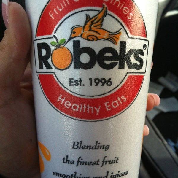 Photo taken at Robeks Fresh Juices &amp; Smoothies by Melissa M. on 1/23/2013