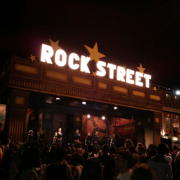 9/14/2013 tarihinde Davidson F.ziyaretçi tarafından Rock Street'de çekilen fotoğraf