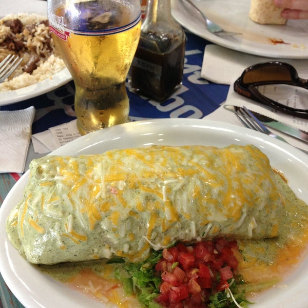 Photo taken at Wahoo&#39;s Fish Taco by Ryan T. on 5/14/2013