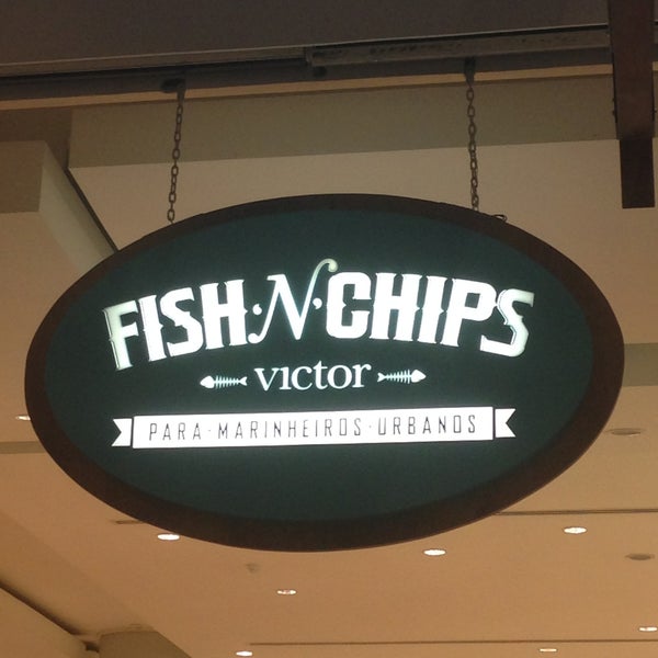 Photo taken at Victor Fish &#39;n&#39; Chips by Fabiano Rodrigo T. on 4/26/2013