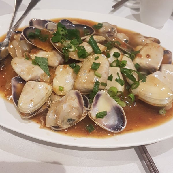 Das Foto wurde bei Golden Century Seafood Restaurant von Ivan J. am 5/3/2018 aufgenommen