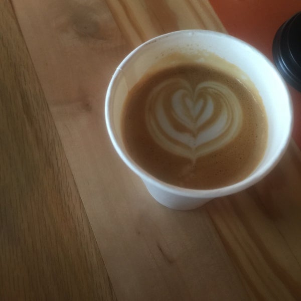 10/6/2015 tarihinde Mimi K.ziyaretçi tarafından PT&#39;s Coffee'de çekilen fotoğraf