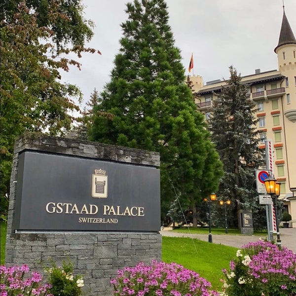Foto tirada no(a) Gstaad Palace Hotel por Reema em 8/4/2021