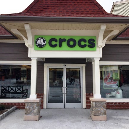crocs store woodbury commons