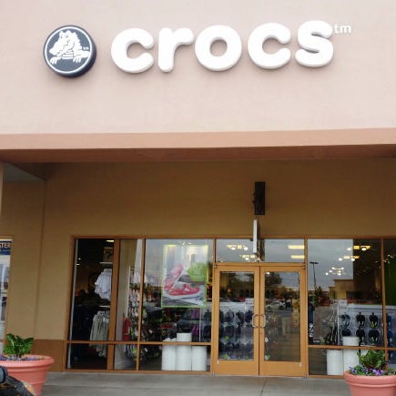 crocs philadelphia premium outlets