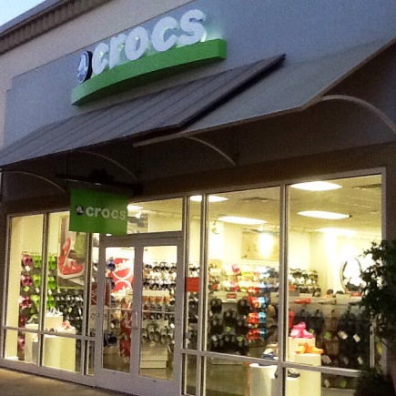 crocs willowbrook mall