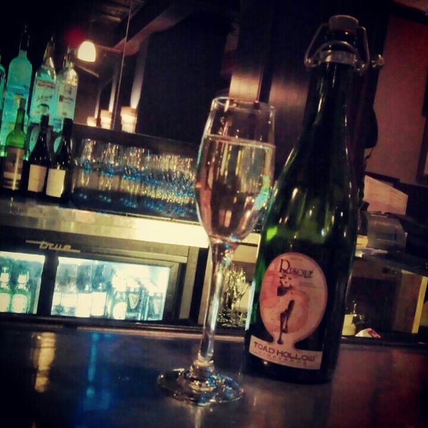 รูปภาพถ่ายที่ Bleu Restaurant &amp; Wine Bar โดย Casey M. เมื่อ 3/20/2013