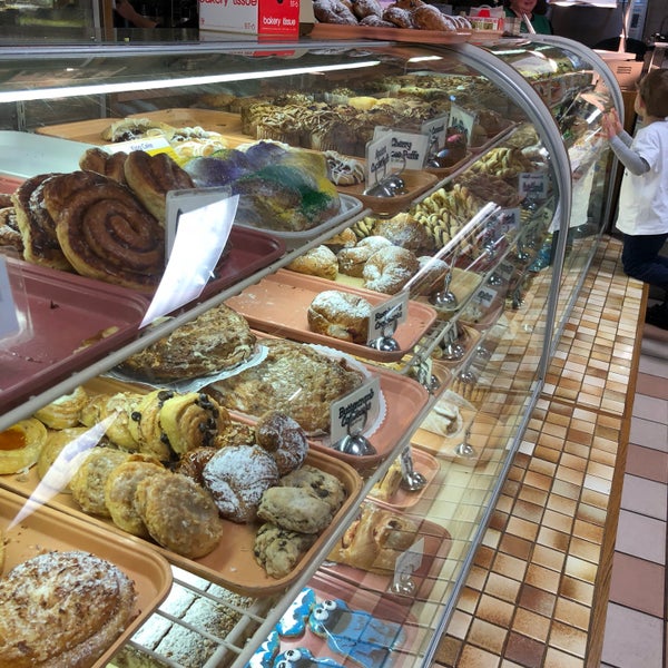 2/24/2018 tarihinde Martin M.ziyaretçi tarafından Heidelberg Pastry Shoppe'de çekilen fotoğraf