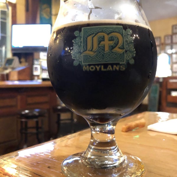 Снимок сделан в Moylan&#39;s Brewery &amp; Restaurant пользователем Lisa Z. 2/2/2019