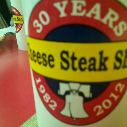 Das Foto wurde bei Cheese Steak Shop von Lisa Z. am 1/3/2013 aufgenommen