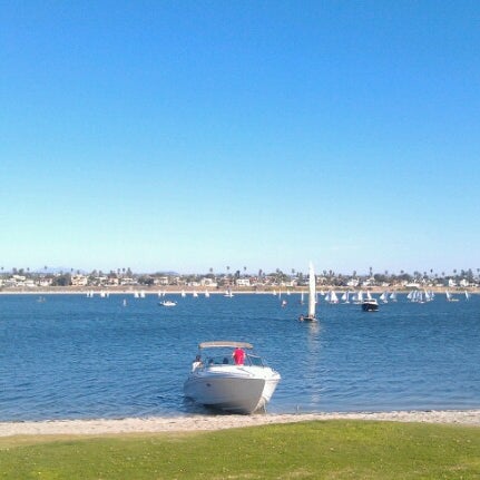 Foto tomada en Mission Bay Aquatic Center  por Jian el 11/4/2012