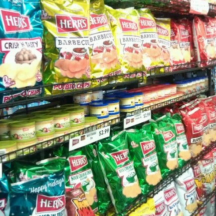 Photo taken at Herr&#39;s Snack Factory Tour by Jian on 11/12/2012