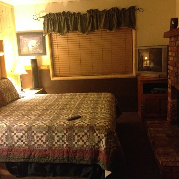 Photo taken at Rodeway Inn &amp; Suites at Fireside Lodge by Jean M. on 8/26/2013