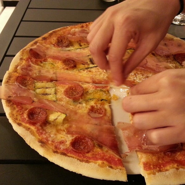 6/21/2014にBill G.がSusanna Pizzeriaで撮った写真