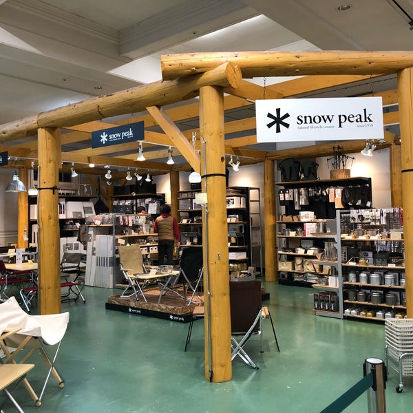 Peak shop underground. Днс г зима. Магазин клуб. Peak магазин. Peak магазин москва.