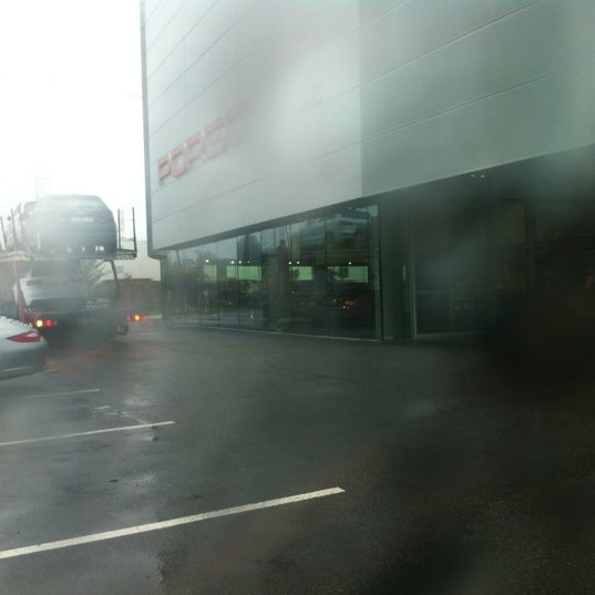 Centre Porsche Vélizy - Car Dealership in Vélizy-Villacoublay