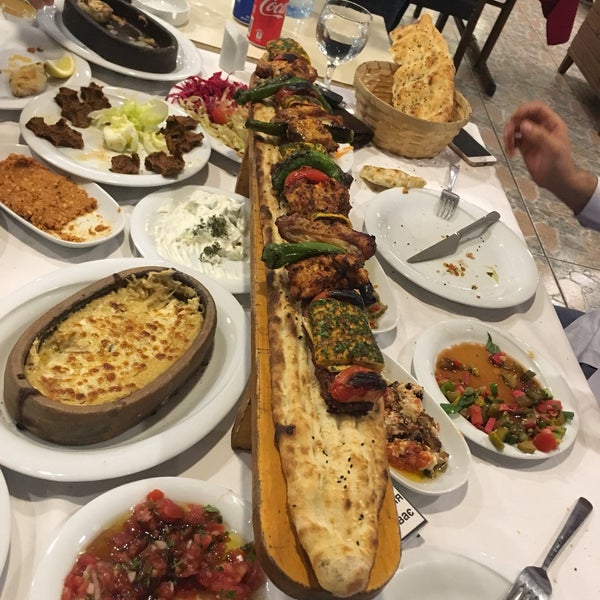 Снимок сделан в Kolcuoğlu Restaurant пользователем OzAn K. 3/23/2018