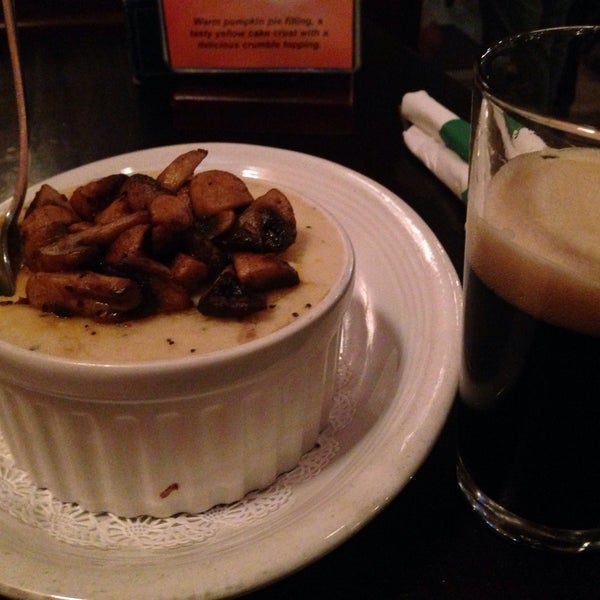 Снимок сделан в Killarney&#39;s Restaurant &amp; Irish Pub пользователем David N. 11/14/2013