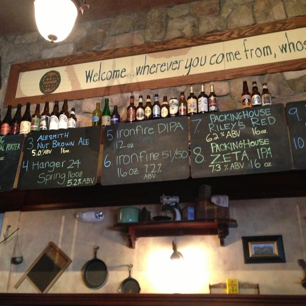 รูปภาพถ่ายที่ Killarney&#39;s Restaurant &amp; Irish Pub โดย David N. เมื่อ 4/11/2013