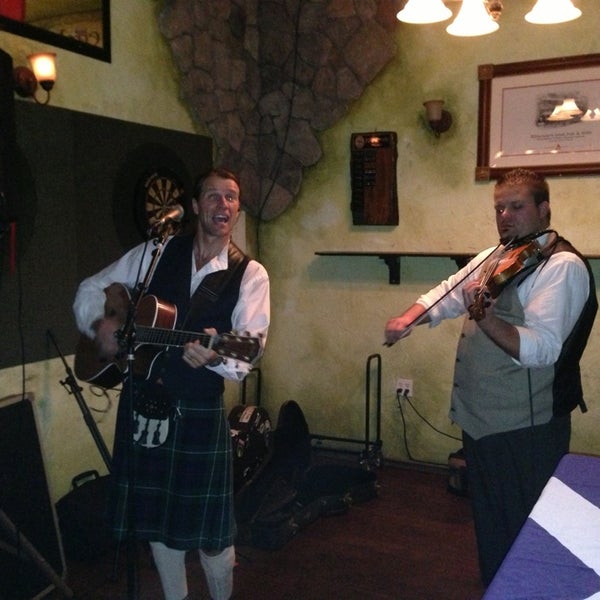 รูปภาพถ่ายที่ Killarney&#39;s Restaurant &amp; Irish Pub โดย David N. เมื่อ 1/27/2013