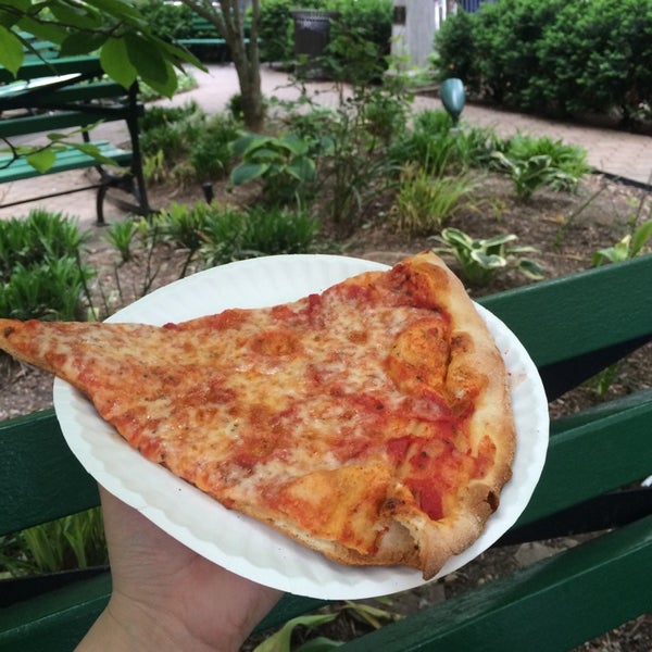 5/21/2014 tarihinde Lily A.ziyaretçi tarafından Justino&#39;s Pizzeria'de çekilen fotoğraf