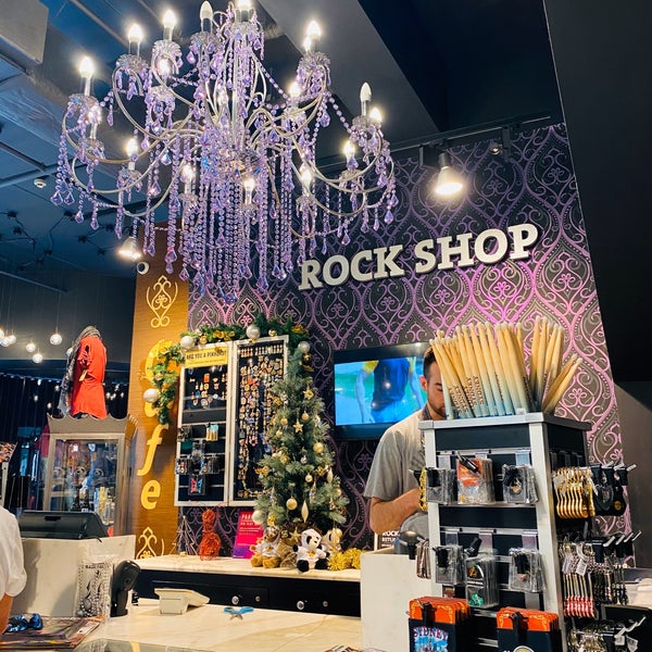 Das Foto wurde bei Hard Rock Cafe Sydney von RozyHanim am 12/17/2019 aufgenommen