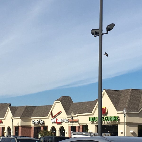 Marketplace at Washington Square E Maple St & Market Ave N