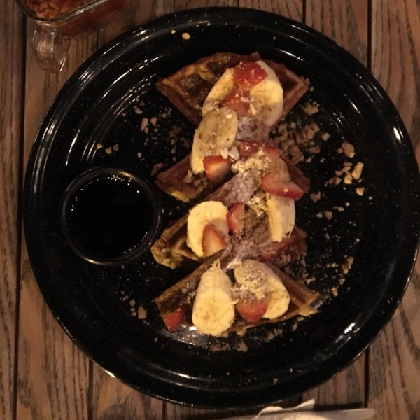 10/22/2018 tarihinde Jesus L.ziyaretçi tarafından Waffle Coffee &amp; Tea Bar'de çekilen fotoğraf
