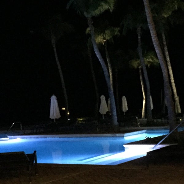 Foto diambil di Curaçao Marriott Beach Resort &amp; Emerald Casino oleh Lineu P. pada 2/18/2015