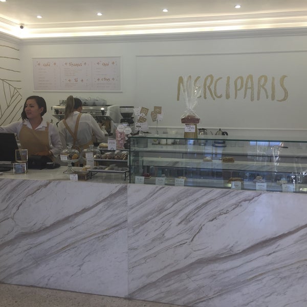 Foto tirada no(a) MERCIPARIS Boutique de Repostería por Dan M. em 4/19/2017