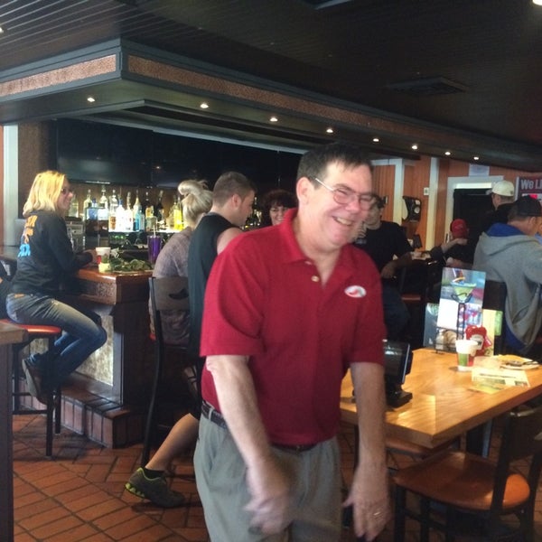 Photo taken at Chili&#39;s Grill &amp; Bar by Michelle T. on 9/14/2014