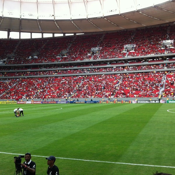 รูปภาพถ่ายที่ Estádio Nacional de Brasília Mané Garrincha โดย Hercules N. เมื่อ 5/26/2013