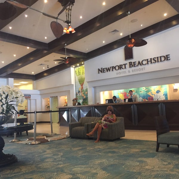 Foto diambil di Newport Beachside Hotel &amp; Resort oleh Thilina R. pada 5/8/2017