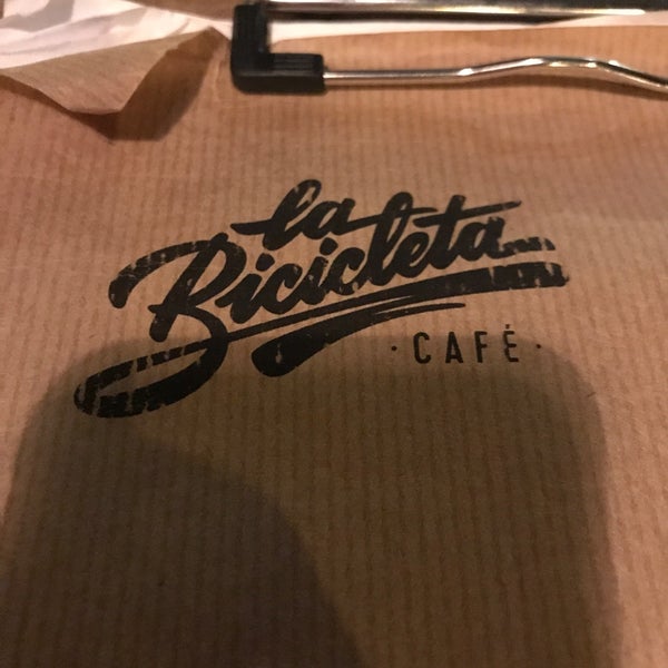 Снимок сделан в La Bicicleta Café пользователем Alfredo P. 1/17/2020