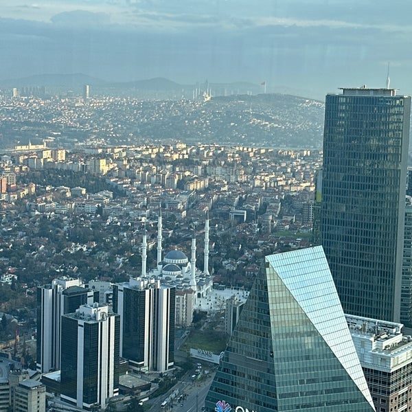 รูปภาพถ่ายที่ Sapphire Seyir Terası โดย Mücahit เมื่อ 1/1/2024