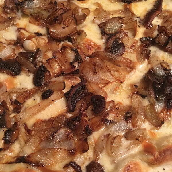 Try our smoked mozzarella pizza:)Sautéed mushrooms and onions with smoked mozzarella cheese 😛 on top of our famous thin pizza crust. #showusyourwholepie #smokedmozzarella #fordhamuniversity