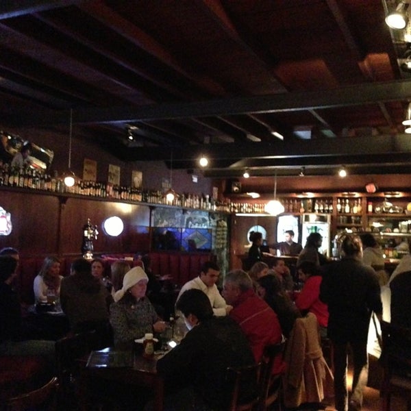 Foto tirada no(a) Gallaghers Irish Pub por Lucas L. em 7/22/2013