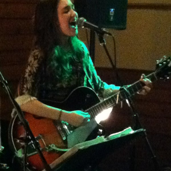 Photo taken at Wings &amp; Ale by Ricky Ross on 1/26/2013