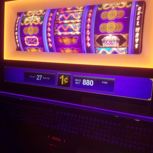 Foto diambil di Bally&#39;s Dover Casino Resort oleh Matthew F. pada 2/1/2020