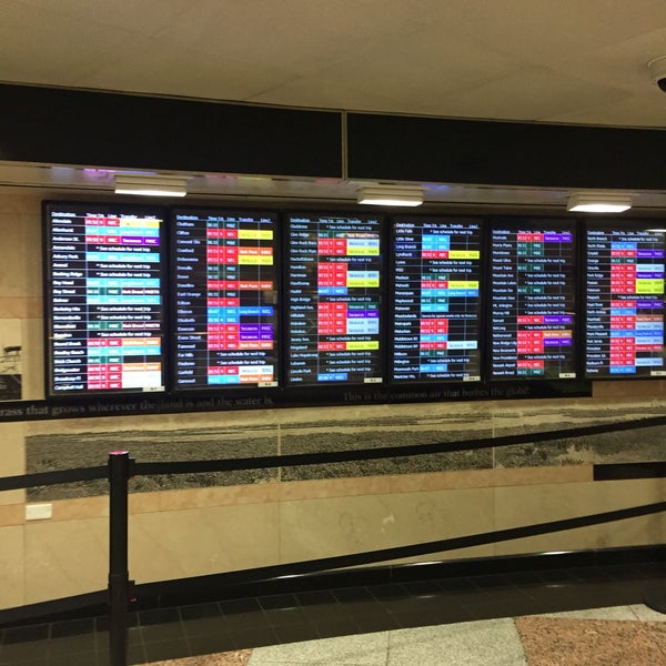 Das Foto wurde bei New York Penn Station von april p. am 7/10/2016 aufgenommen