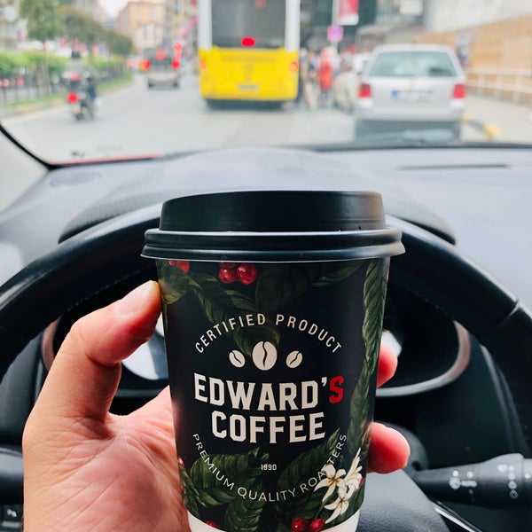 Foto tirada no(a) Edward&#39;s Coffee por Murat Eray K. em 6/14/2022