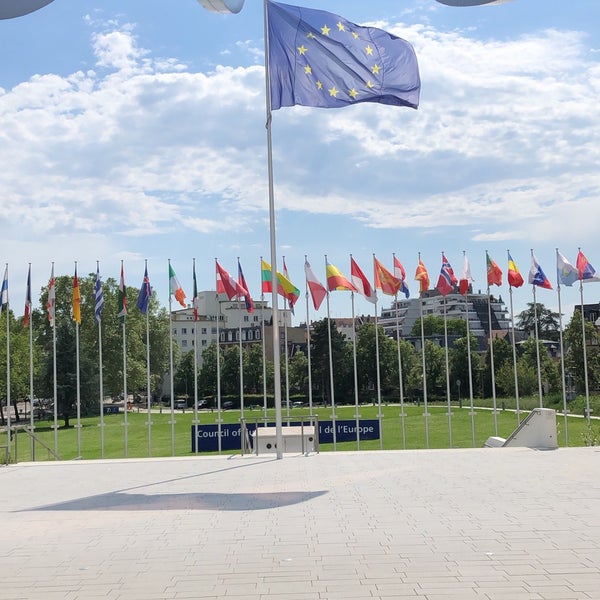 รูปภาพถ่ายที่ Conseil de l&#39;Europe โดย Tasos K. เมื่อ 6/21/2019