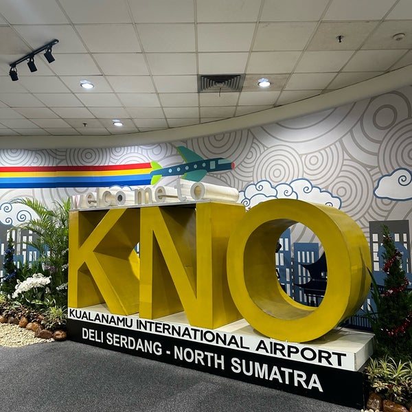รูปภาพถ่ายที่ Kualanamu International Airport (KNO) โดย Marta . เมื่อ 12/24/2023