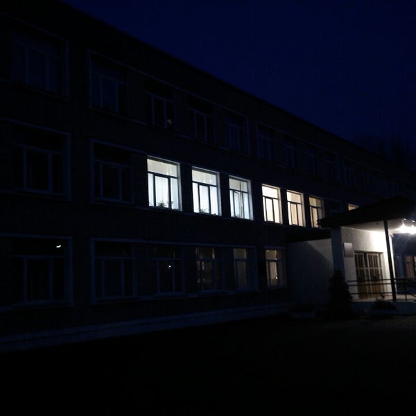 Гимназия 5 гродно. 1 школа ошмяны. Островецкая школа. Ошмяны школьная улица дом 5. Островец гимназия.