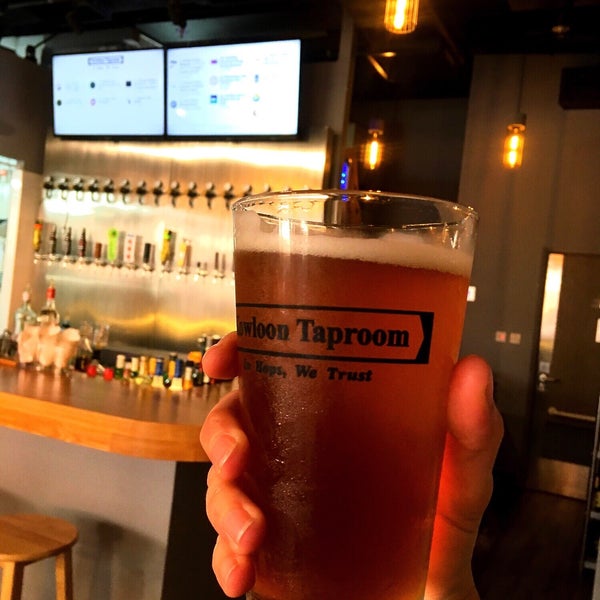 Photo taken at Kowloon Taproom by Mortizia13 on 8/5/2019